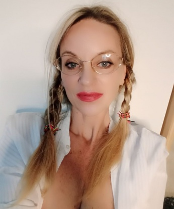 Я нежная и опытная индивидуалка 💋 Живу в Москве и моя задача - доставить тебе незабываемое удовольствие 🌹 Я креативная и открытая к новым экспериментам, всегда готова исполнить твои фантазии 💫 Мои услуги включают не только классический секс, но и эротический массаж, секс игрушки, стриптиз и многое другое 😈 У меня есть отличные отзывы от моих клиентов, которые оценили мою страсть и профессионализм 😉 В моих фото нет фальши, я настоящая и сексуальная красотка, которая готова стать твоей мечтой на время встречи 🌟 Не упускай возможность провести время со мной – ты не пожалеешь! 💕 Маша